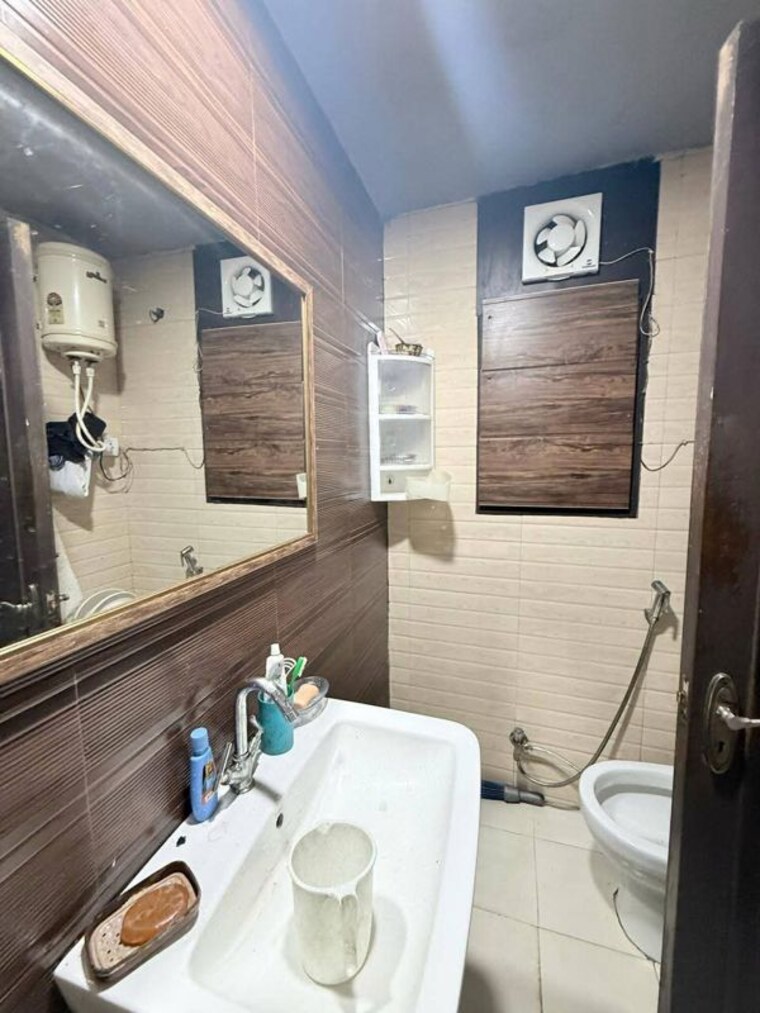 Kitchen, kailash hills 3 Bedroom 1600 Sq.Ft. Builder Floor In Kailash Hills Delhi 10337848