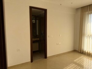 Room in 3 BHK Apartment at Hiranandani Highland, Powai – for Rent