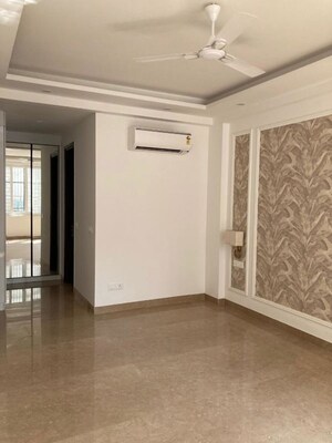 Room in 3 BHK Apartment at Parsvnath Exotica, Sector 53 – for Sale