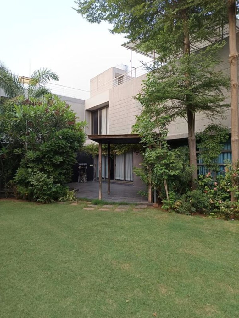 Garden, science city 4 Bedroom 911 Sq.Yd. Villa In Science City Ahmedabad 10337964