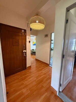 Room in 2 BHK Apartment at Bandra West – for Rent