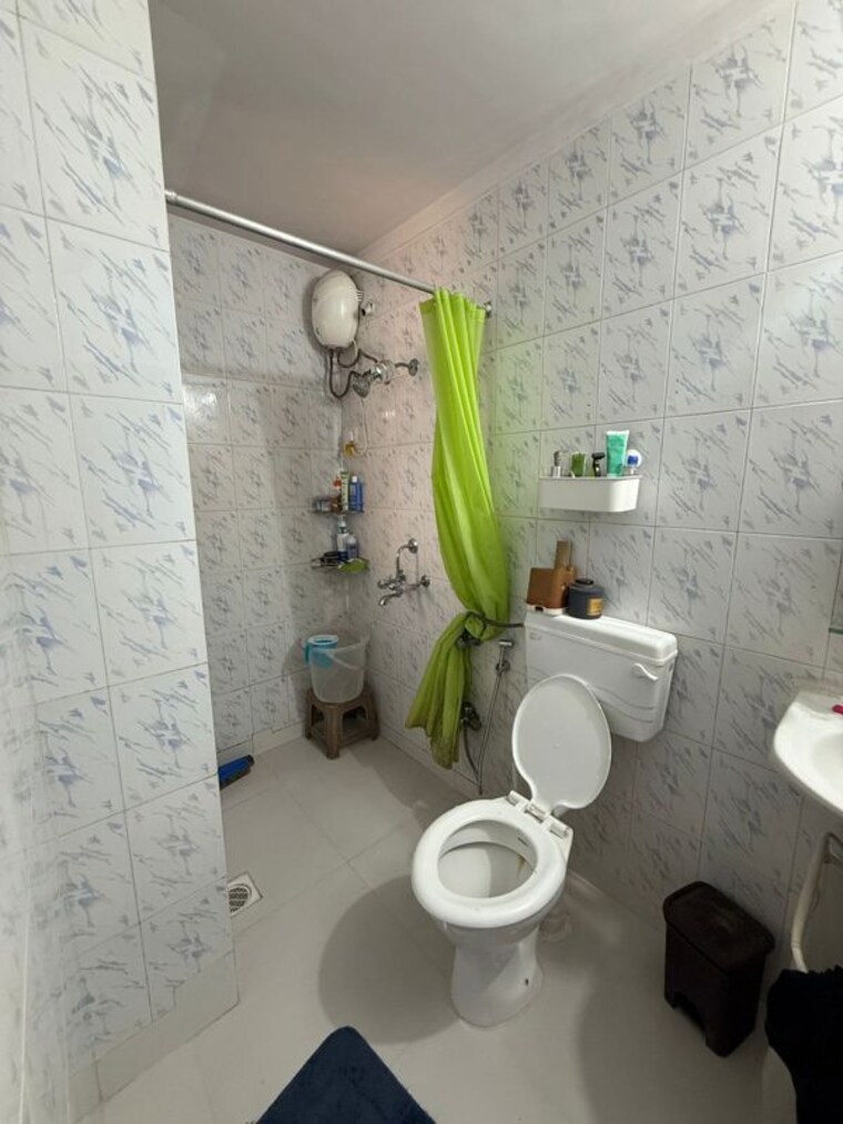 Attached Bathroom, bandra west 2 Bedroom 700 Sq.Ft. Apartment In Bandra West Mumbai 10337932