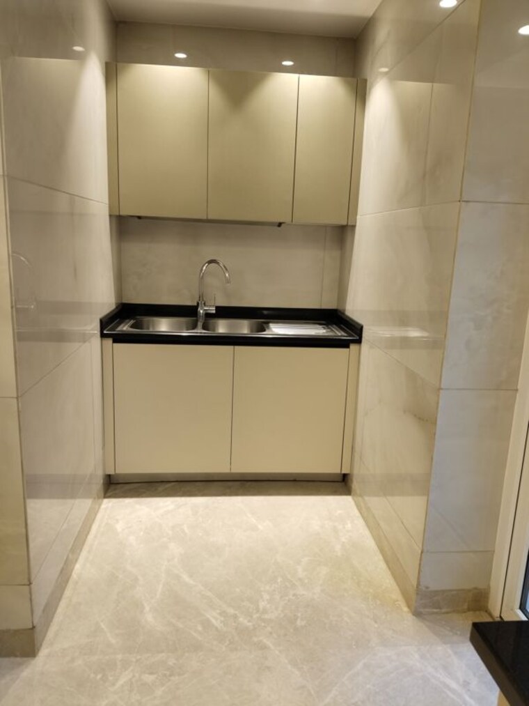 Bathroom, vasant vihar 4 Bedroom 3600 Sq.Ft. Apartment In Vasant Vihar Delhi 10337970
