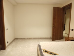 Room in 4 BHK Apartment at Vasant Vihar – for Rent