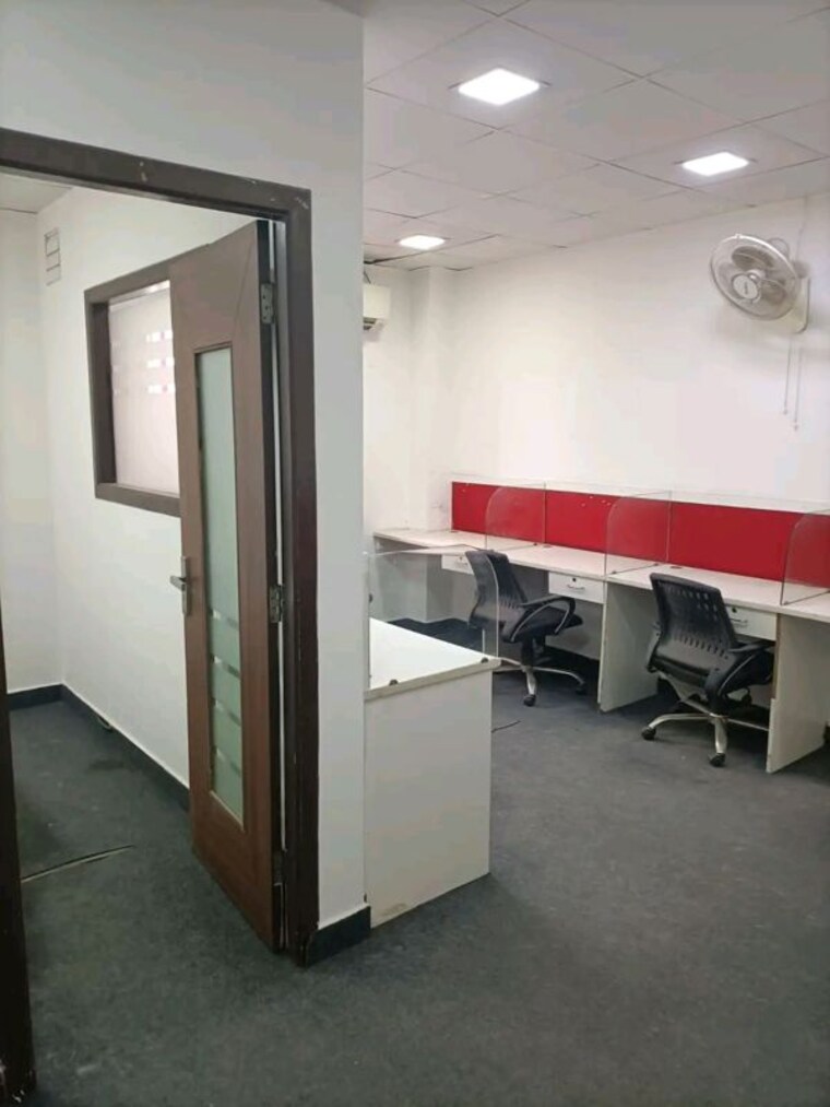 Team Area, sector 16 Commercial Office Space 550 Sq.Ft. In Sector 16 Noida 10337993