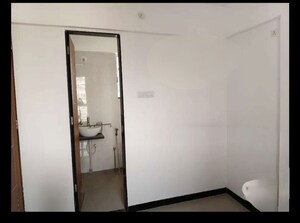 Room in 2 BHK Apartment at Vishrantwadi – for Rent