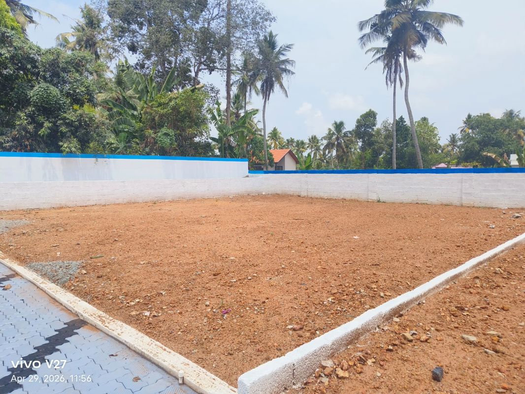 Plot For Sale in Ambalamukku