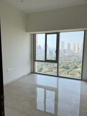 Room in 2 BHK Apartment at Piramal Aranya Arav, Byculla – for Rent
