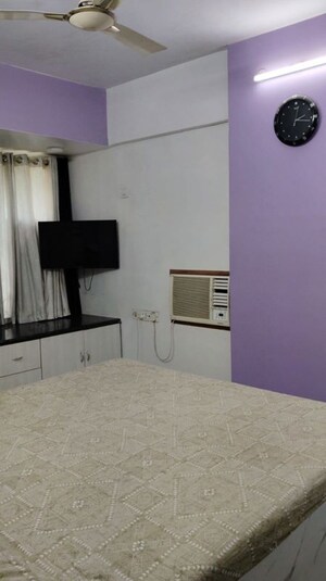 Room in 2.5 BHK Apartment at Saur Sun Heights, Powai – for Rent