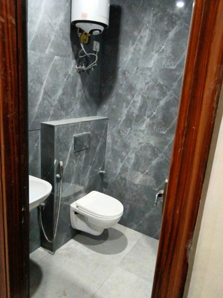 Bathroom, spaze-itech-park Commercial Office Space in IT/SEZ 1000 Sq.Ft. In Sector 49 Gurgaon 10269367