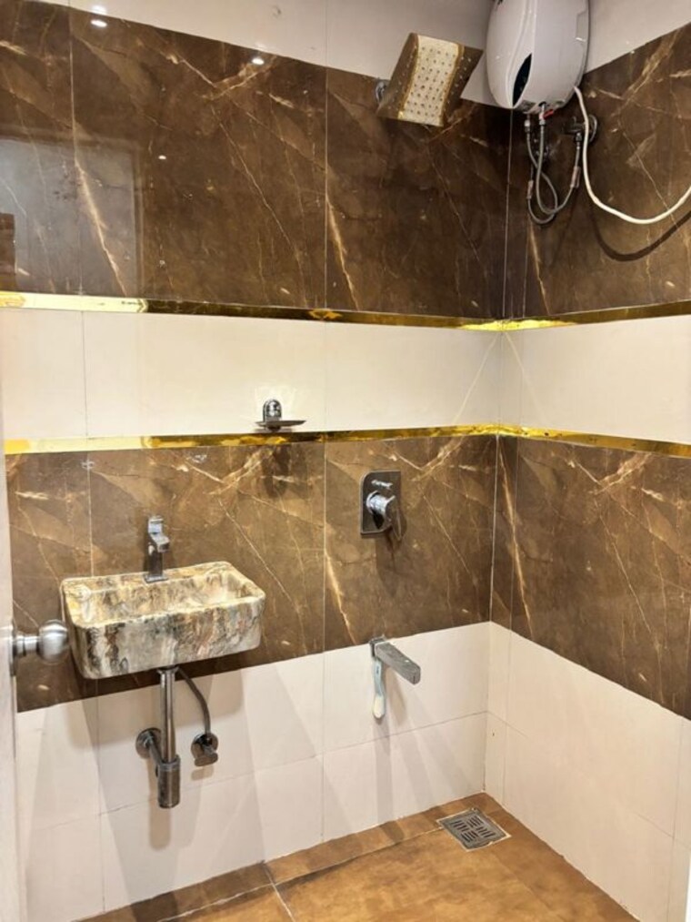 Bathroom, khar west 2 Bedroom 700 Sq.Ft. Apartment In Khar West Mumbai 10338049