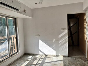 Room in 2 BHK Apartment at Khar West – for Rent