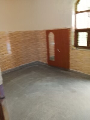 Room in 2.5 BHK Builder Floor at Sector 1 – for Rent
