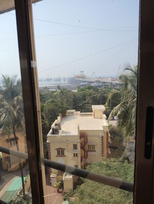  2 BHK Apartment at Bandra West – for Rent