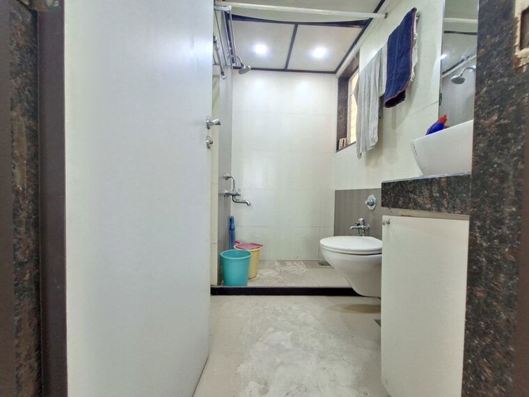 Bathroom, rustomjee-urbania-acura 2 Bedroom 700 Sq.Ft. Apartment In Thane West Thane 10338041