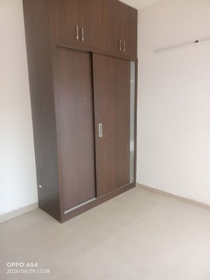 Room in 2.5 BHK Apartment at Mahagun My Woods, Sector 16c Greater Noida – for Rent
