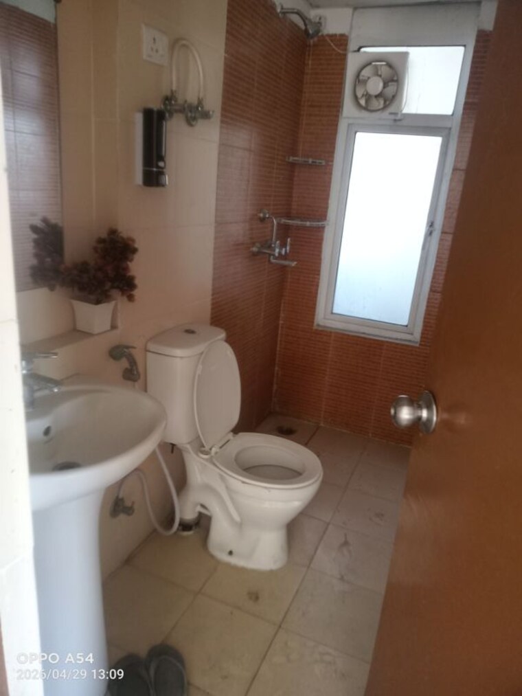 Bathroom, mahagun-my-woods 2.5 Bedroom 1190 Sq.Ft. Apartment In Sector 16c Greater Noida Greater Noida 10338075