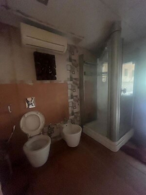 Bathroom in 4 BHK Villa at Chembur – for Rent