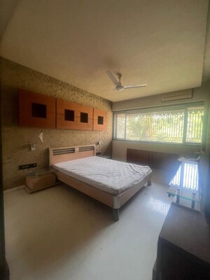Bedroom in 4 BHK Villa at Chembur – for Rent