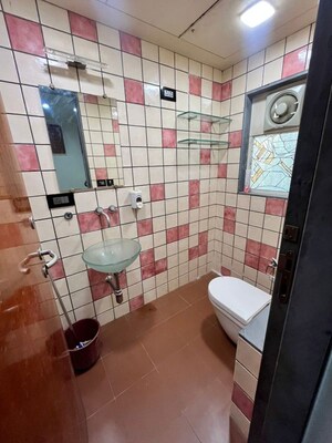 Bathroom in 4 BHK Villa at Chembur – for Rent