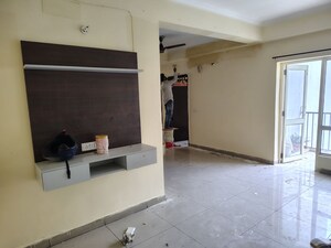 Room in 3 BHK Apartment at Panchsheel Greens, Sector 16 Greater Noida – for Rent