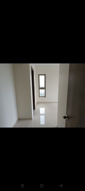 Room in 2 BHK Apartment at Kalpataru Paramount, Kapur Bawdi – for Sale