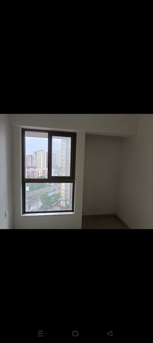 Room in 2 BHK Apartment at Kalpataru Paramount, Kapur Bawdi – for Sale