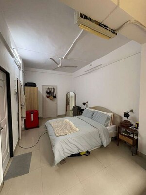 Bedroom in 2 BHK Apartment at Khar West – for Rent