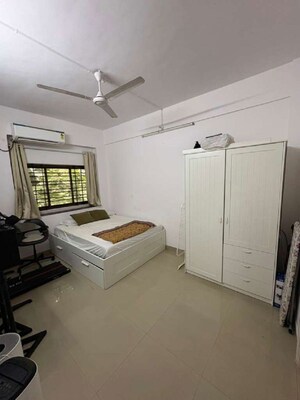 Bedroom in 2 BHK Apartment at Khar West – for Rent