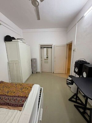 Bedroom in 2 BHK Apartment at Khar West – for Rent