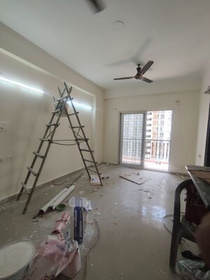 Living Room in 2 BHK Apartment at Noida Central – for Rent