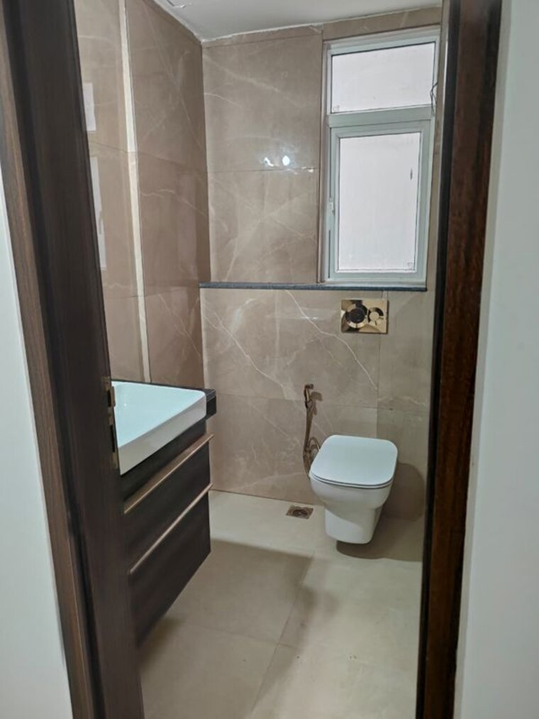 Bathroom, smart-world-orchard 2 Bedroom 1350 Sq.Ft. Apartment In Sector 61 Gurgaon 10335099