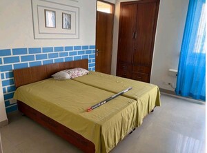 Bedroom in 4 BHK Apartment at Jalvayu Height, Phi Iii Greater Noida – for Rent
