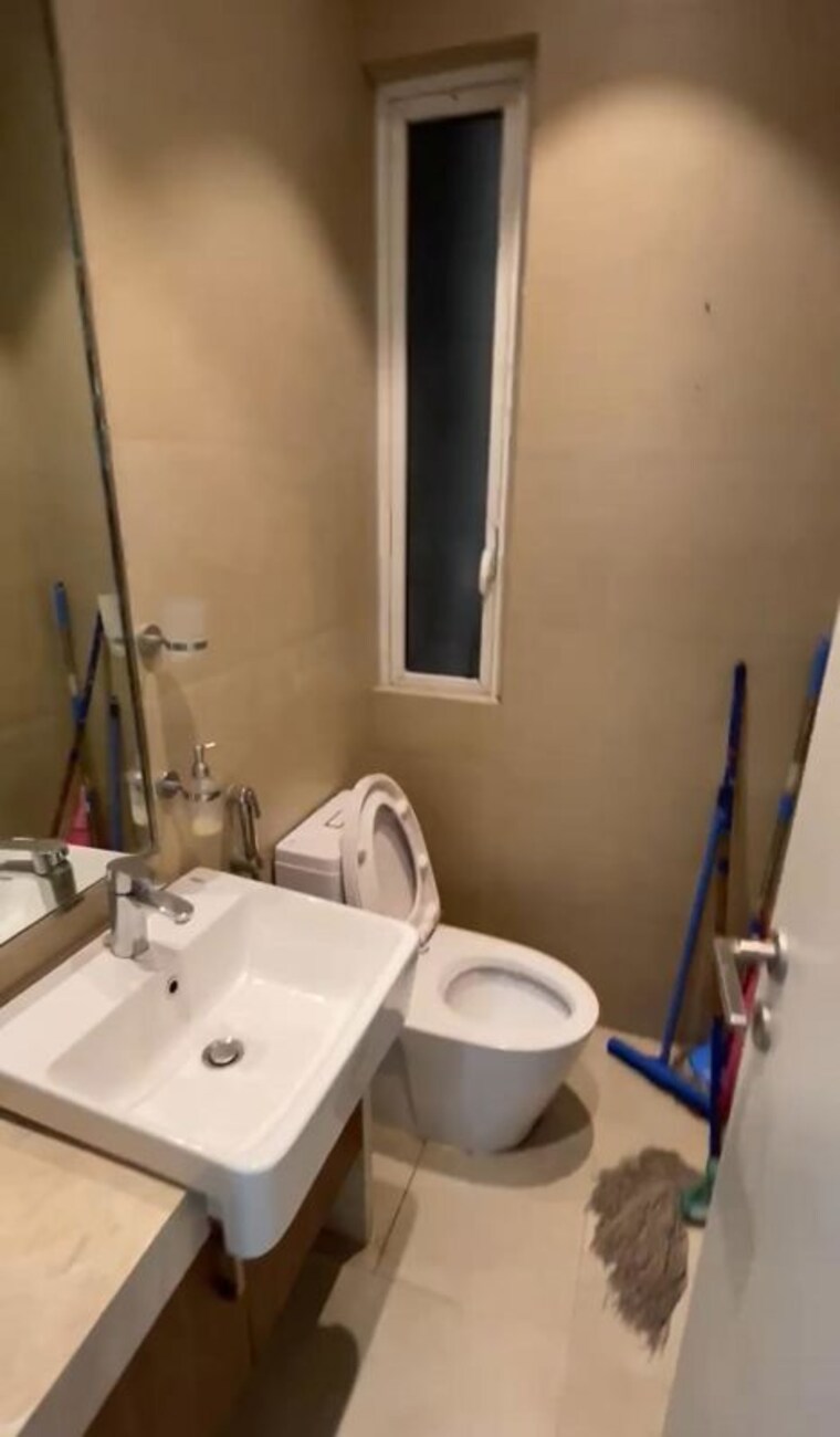 Bathroom, indiabulls-sky-forest 3 Bedroom 3450 Sq.Ft. Apartment In Lower Parel Mumbai 10338377