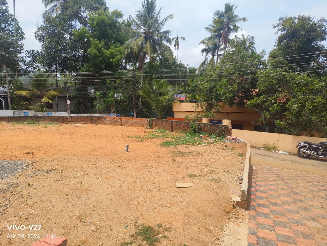 Plot For Sale in Peroorkada