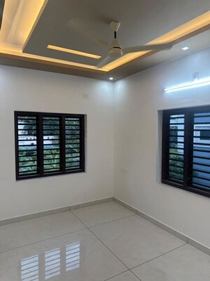 Room in 5 BHK Independent House at Cheroor – for Sale