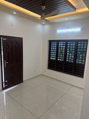 Room in 5 BHK Independent House at Cheroor – for Sale