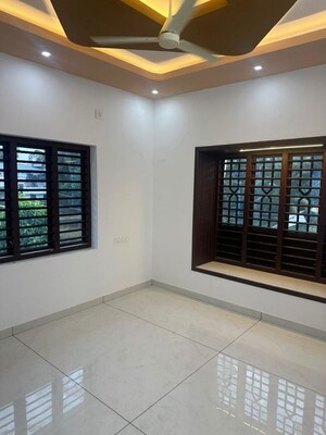 Room in 5 BHK Independent House at Cheroor – for Sale