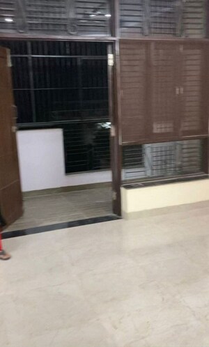 Room in 2 BHK Apartment at Gaur City 7th Avenue, Sector 4 Greater Noida – for Rent