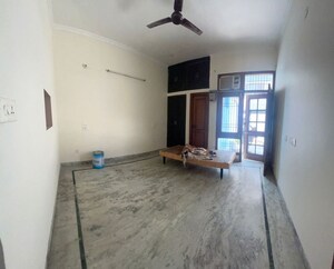 Room in 4 BHK Independent House at Sector 21 – for Rent