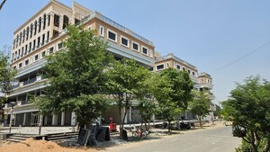  Shop – Exterior View View at Satyam Galleria, Phi Iii Greater Noida - for Rent