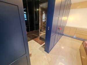 Room in 2 BHK Apartment at Khar West – for Rent