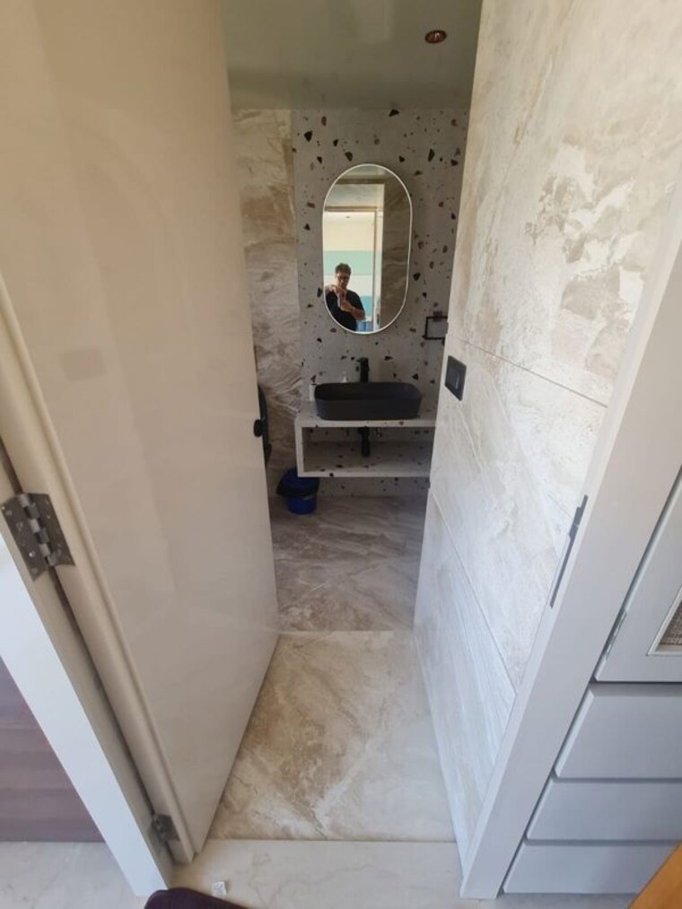 Bathroom, khar west 2 Bedroom 700 Sq.Ft. Apartment In Khar West Mumbai 10338424