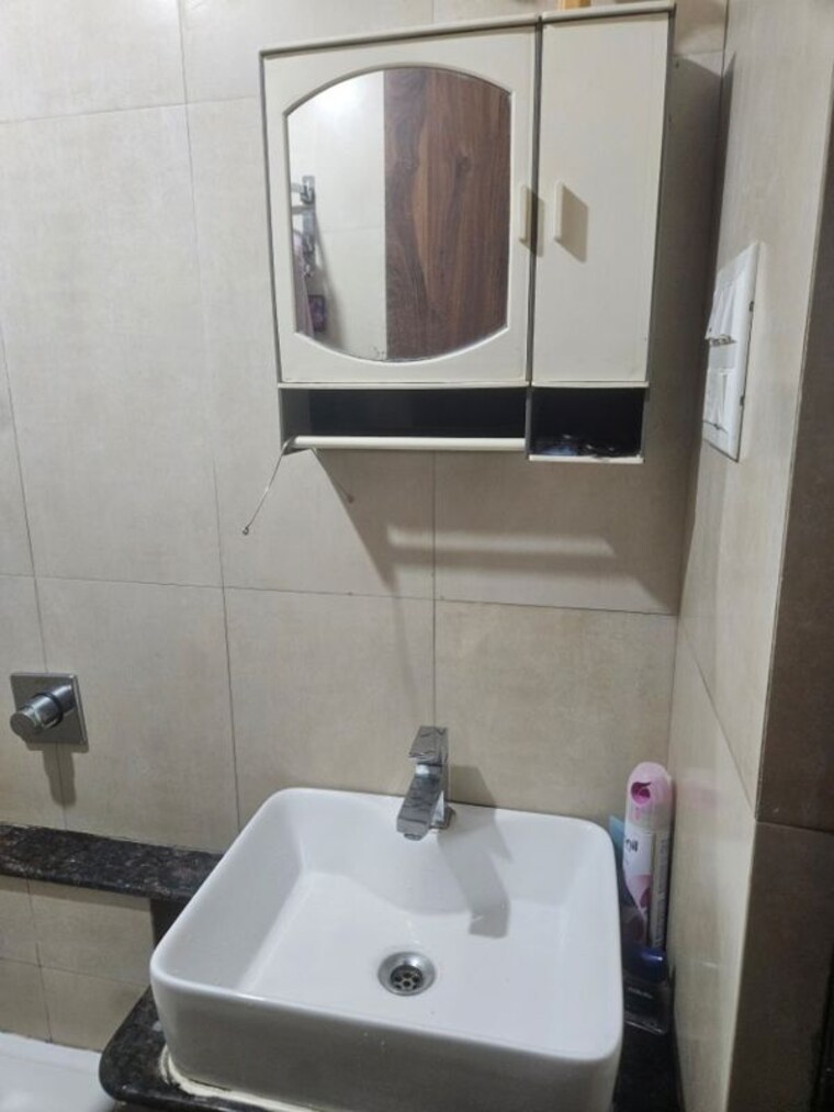 Bathroom, gurunam-guru-niwas 1 Bedroom 650 Sq.Ft. Apartment In Andheri East Mumbai 10165392