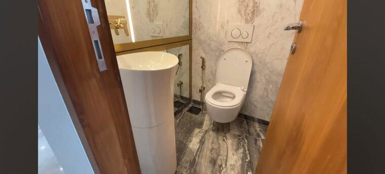 Bathroom, indiabulls-blu 4 Bedroom 3000 Sq.Ft. Apartment In Worli Mumbai 10338447