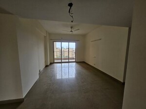 Room in 3 BHK Apartment at Sector 20 – for Rent