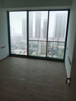 Room in 4 BHK Apartment at Rustomjee Crown, Prabhadevi – for Rent