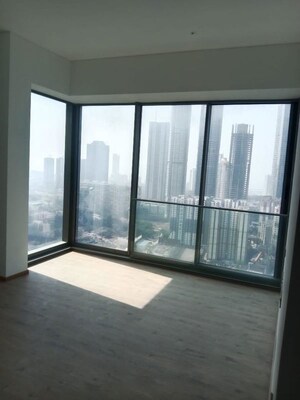 Room in 4 BHK Apartment at Rustomjee Crown, Prabhadevi – for Rent