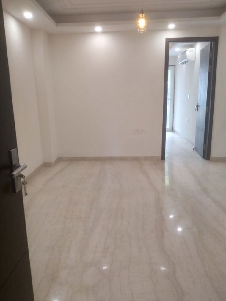 Room, hauz khas 3 Bedroom 136 Sq.Yd. Builder Floor In Hauz Khas Delhi 10338470