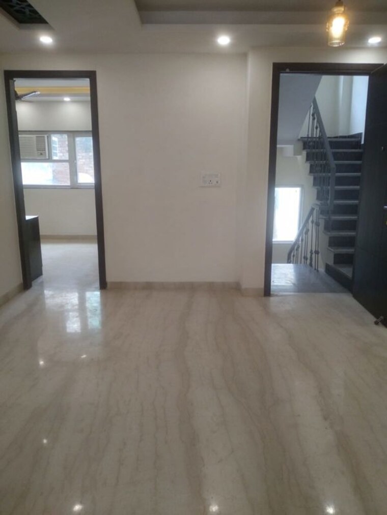 Room, hauz khas 3 Bedroom 136 Sq.Yd. Builder Floor In Hauz Khas Delhi 10338470